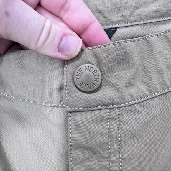The North Face Women's Zip Off Shorts Tan Stone Hiking Outdoor Pants Size 8 - Picture 4 of 9